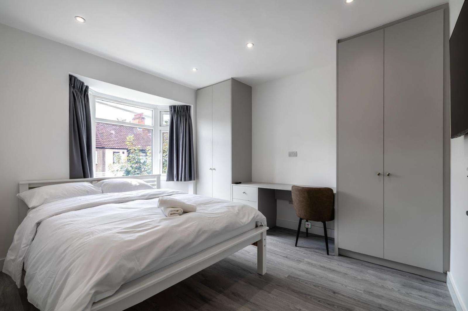 Modern Home With Driveway Parking For 2 Vehicles, Near Tottenham Hotspur Stadium, White Hart Lane Train Station London Exterior photo