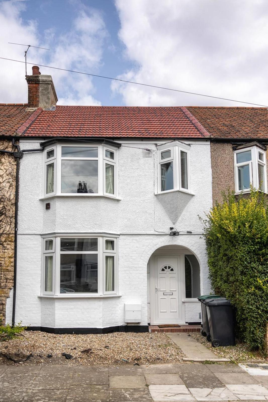 Modern Home With Driveway Parking For 2 Vehicles, Near Tottenham Hotspur Stadium, White Hart Lane Train Station London Exterior photo